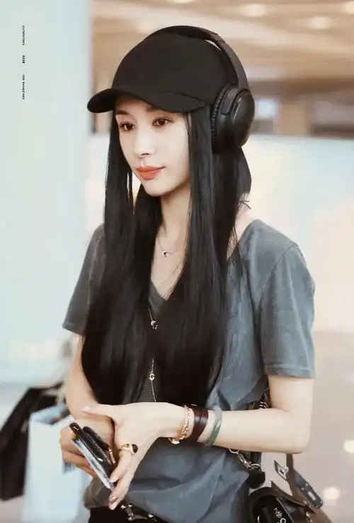 演员王子文:(原名王蒙蒙)1982年2月28日出生于四川省成 - 抖音