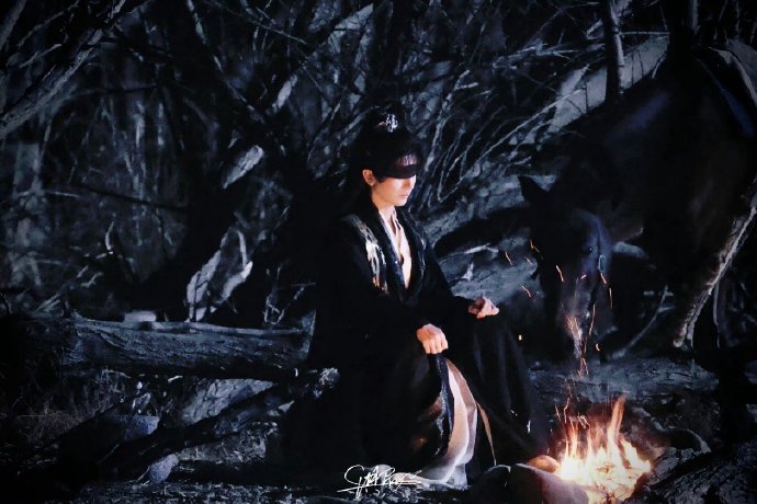 成毅狐妖蒙眼造型