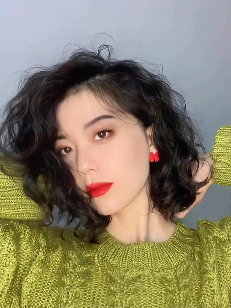 中短发复古巷风法式烫复古卷显脸小又气质