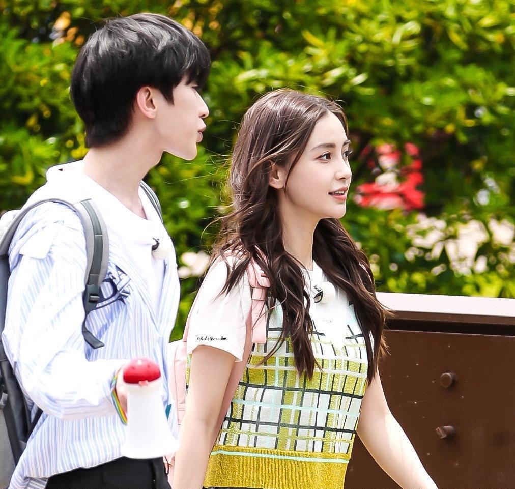 原创baby和蔡徐坤同框画面曝光豪门姐弟太养眼