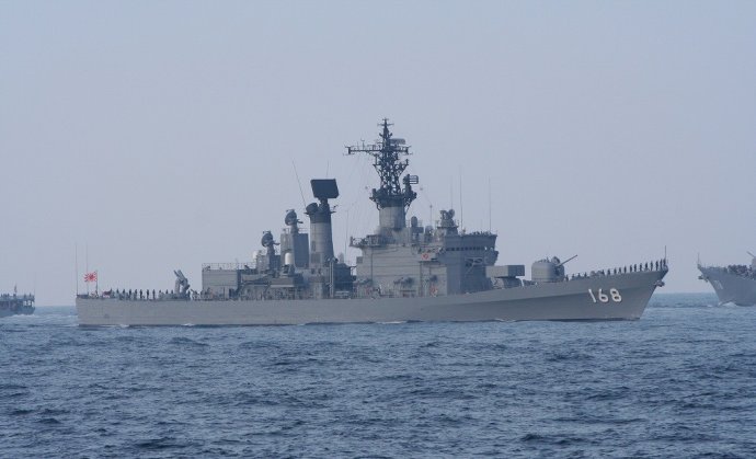太刀风级防空驱逐舰3ddg-168太刀风号,ddg-169朝风号,ddg-170泽风号旗