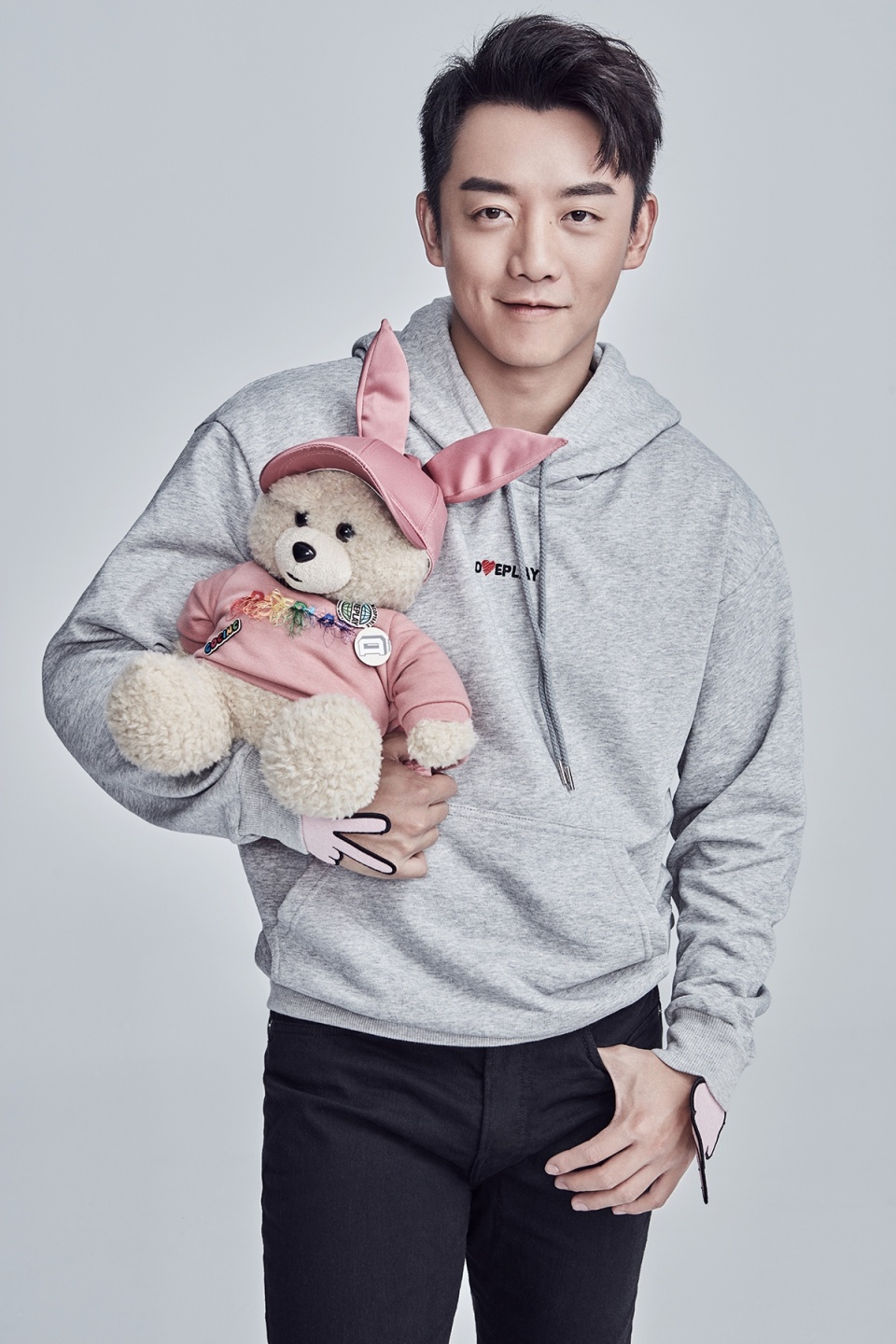 郑恺化身冬日潮男酷帅不羁chic感十足