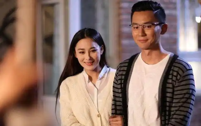 张馨予与老公甜蜜出游,何捷掌镜为爱妻拍美照,夫妻低调秀恩爱