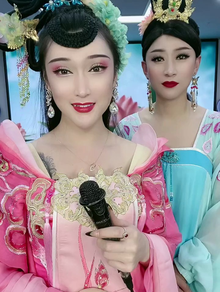 大家好我是男扮女装的反串演员,感谢大家的喜欢