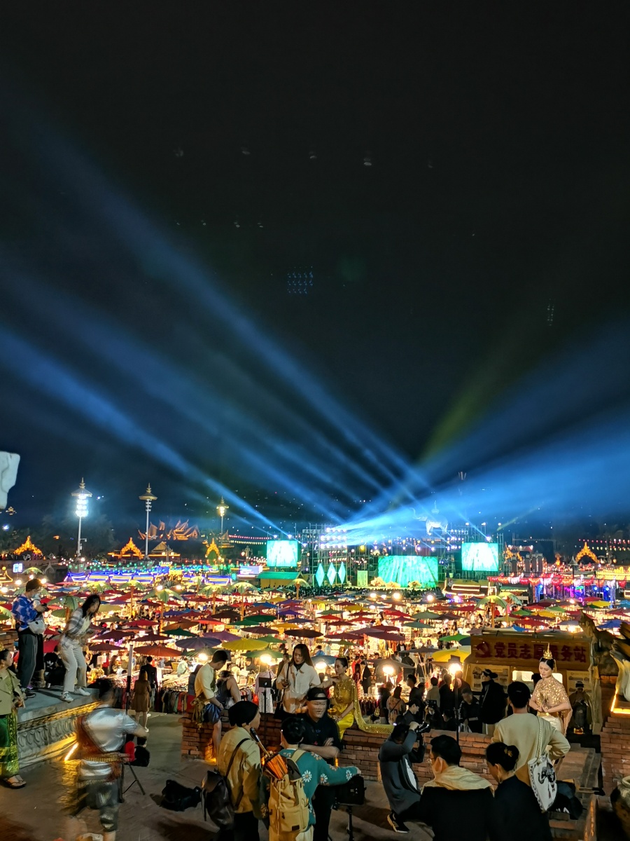 西双版纳星光夜市爱与美食▽