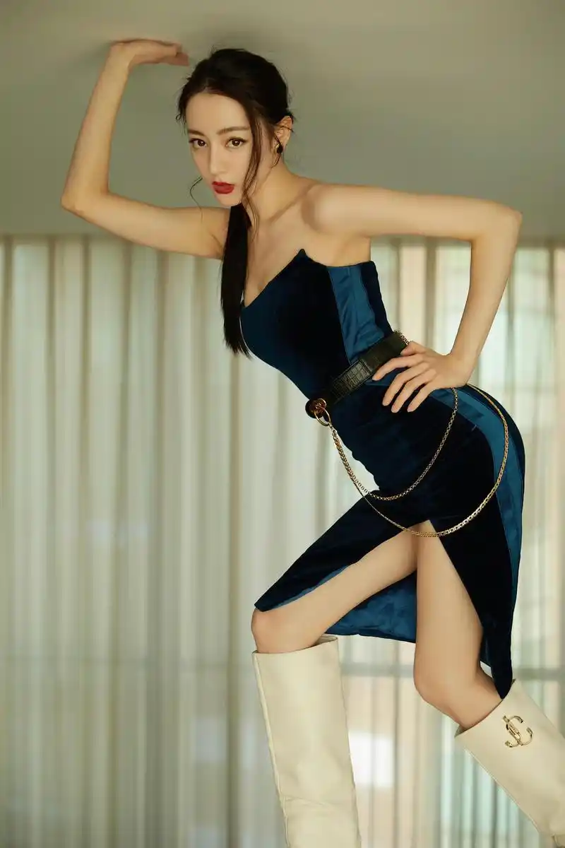 迪丽热巴的身材是真棒啊 迪丽热巴的身材不仅仅是在比例上让人惊叹,更