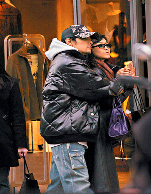 周侯恋告诉你爱的艺术:周杰伦痛绝代官山,侯佩岑因太想爱你而分手