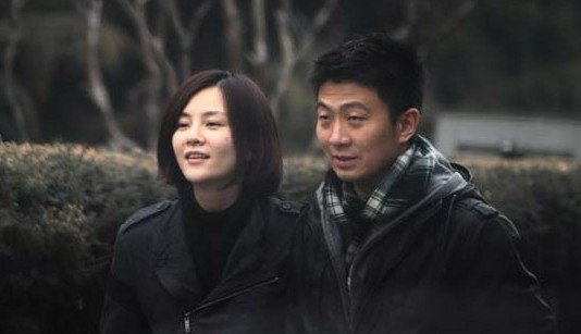 cn]刘孜"地产大亨"老公杨泓曝光 两人甜蜜逛街