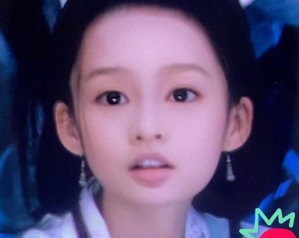李沁微博晒美照,"童年幼照"却意外被扒!网友:天生美人坯子