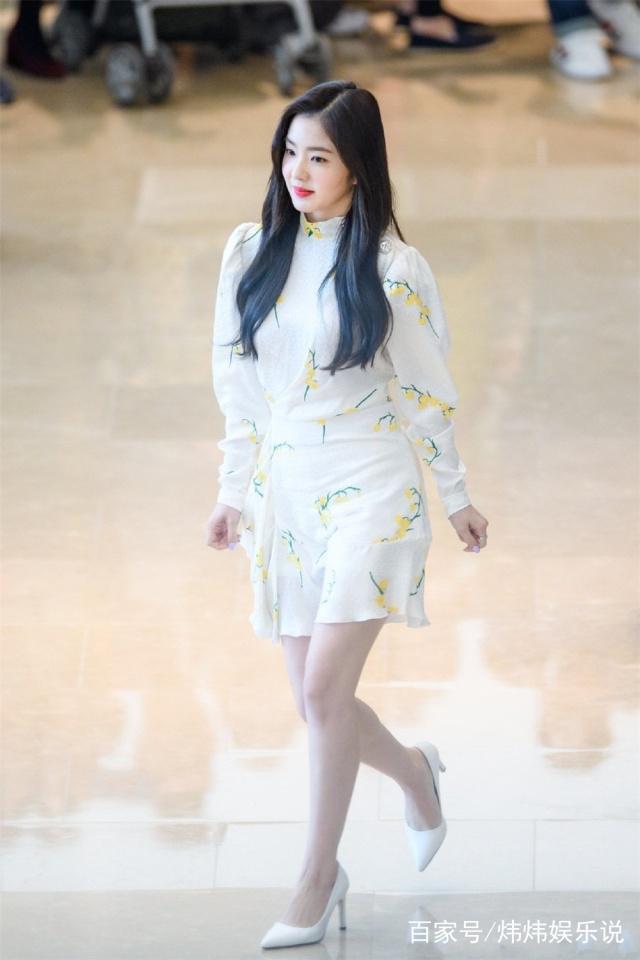 "南韩第一美人"裴珠泫高调亮相,穿印花短裙甜到爆,身材更撩人