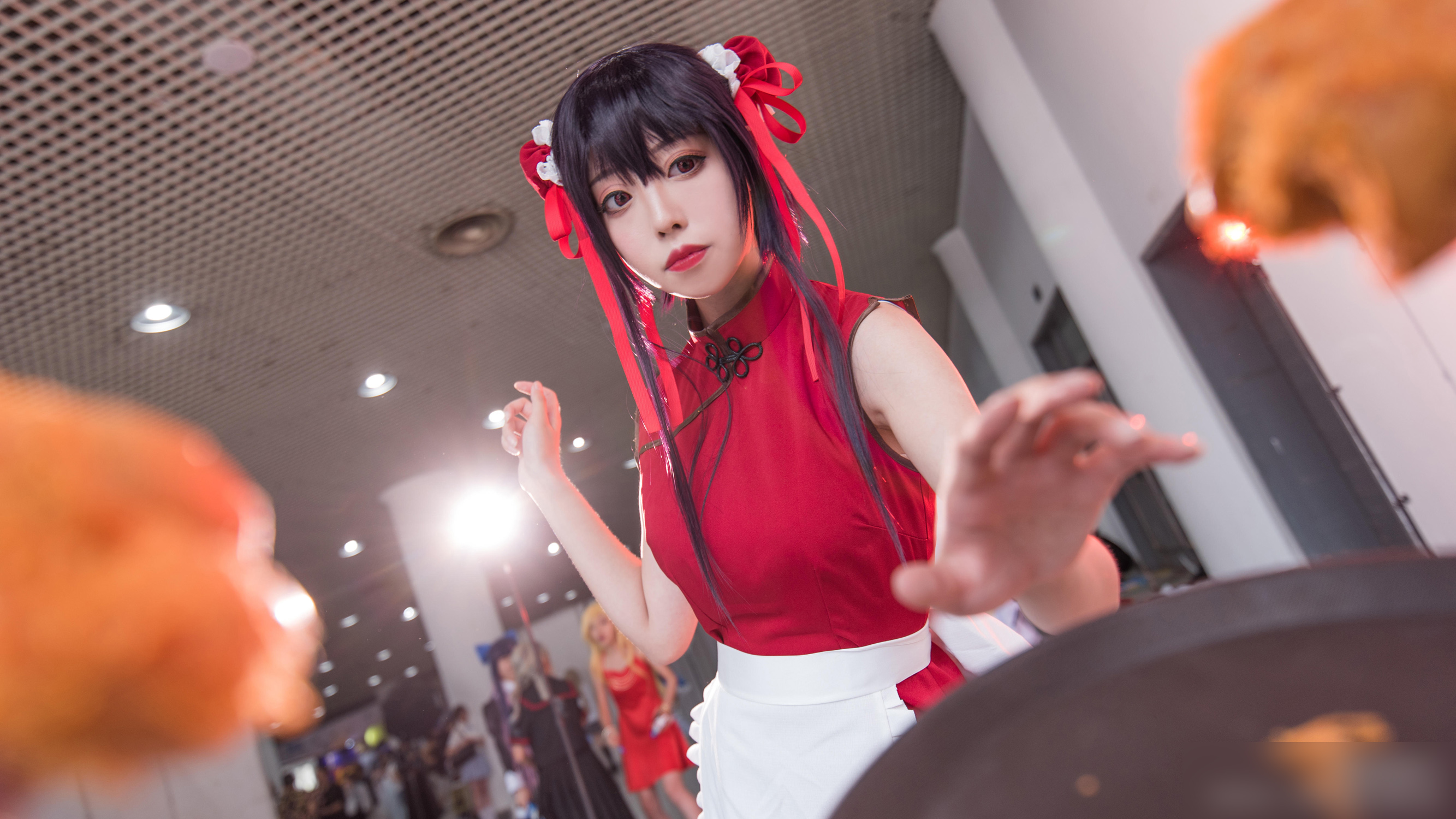 国人妹子cos的旗袍侍女装霞之丘诗羽!这个小姐姐腿长得有一米八