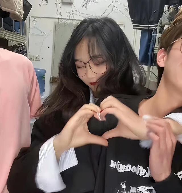 女装大佬藏鸡效果图有教程女装大佬藏鸡效果图动漫