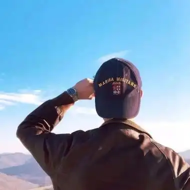 很有深沉气质又很高冷男生头像最新版高级感真人很有范的男头合