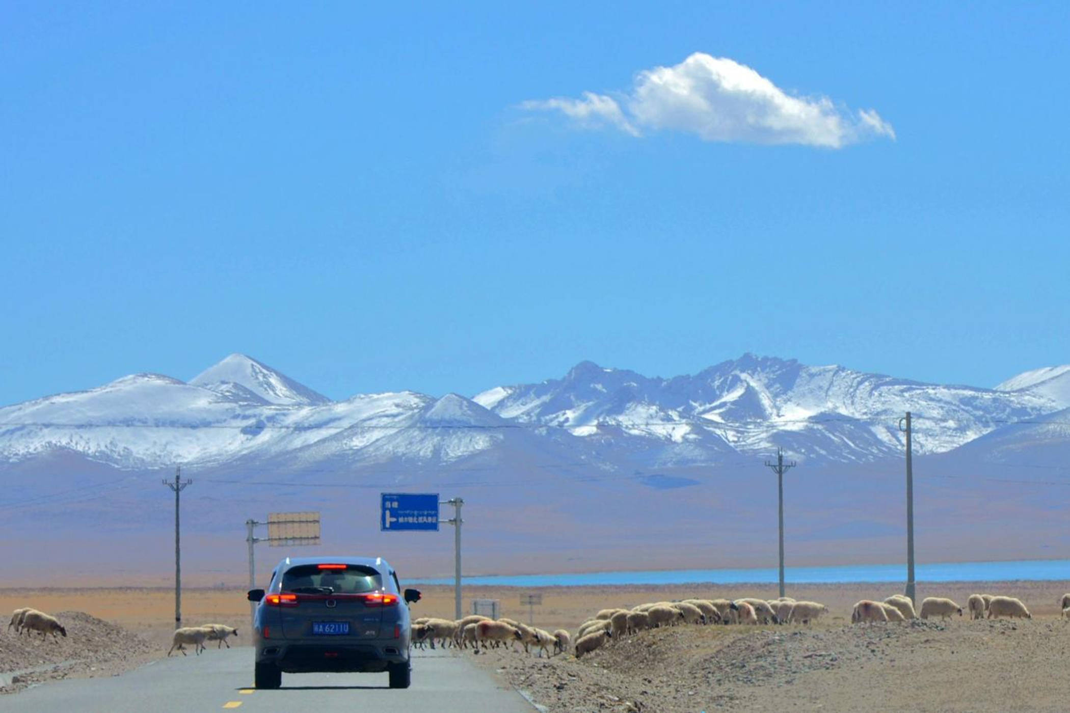 打卡川藏北线g317国道,那曲境内的旖旎胜景_小车_山地区_西藏