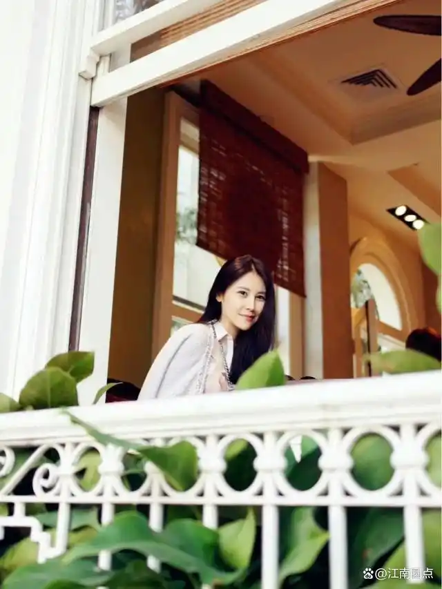 在工作期间,穆熙妍还同步进入了台大的翻译研究所,学习最难的同步口译