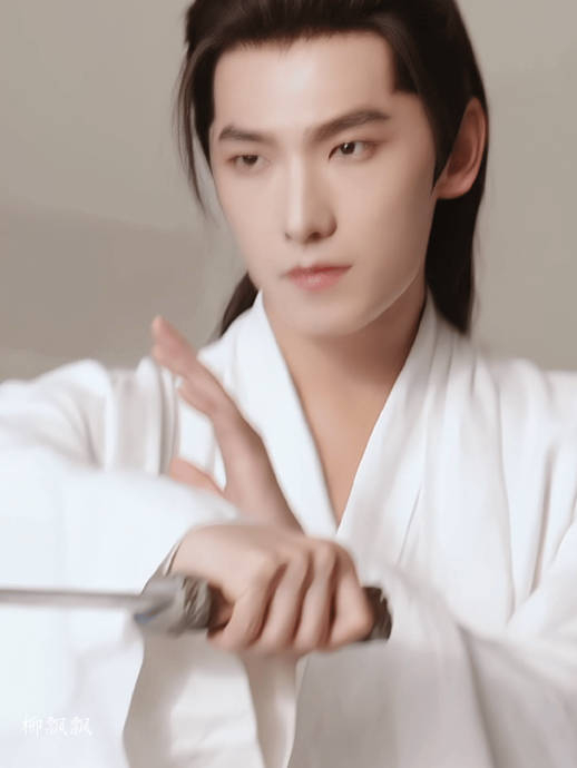 杨洋,古装,白衣,高马尾,反手握刀,谁懂这个含金量啊