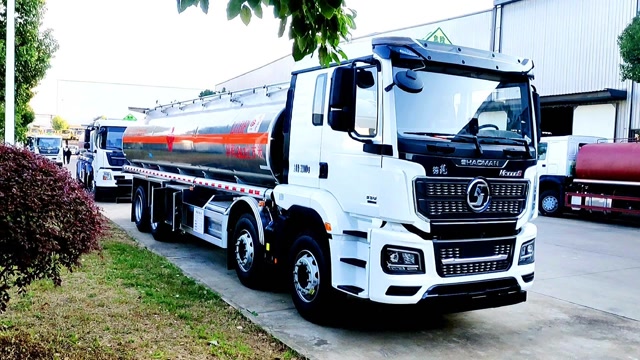 陕汽德龙新m3000前四后八铝合金油罐车
