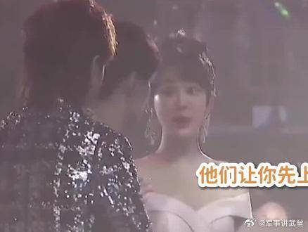 肖战见到张艺兴扶杨紫上台他的表情耐人寻味吃醋了吃醋了