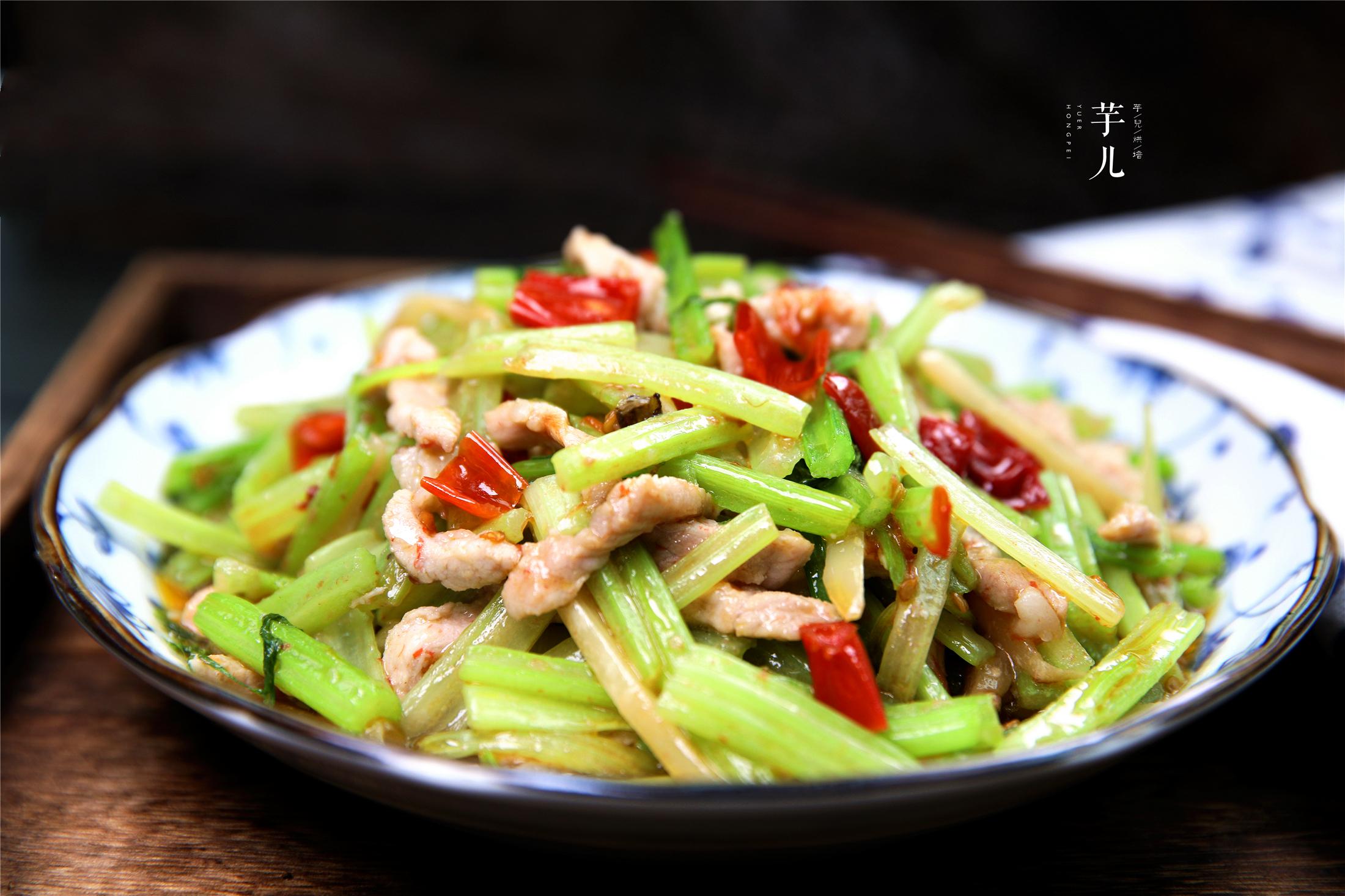芹菜肉丝加这两样一起炒美味鲜香上桌被疯抢下饭更下酒