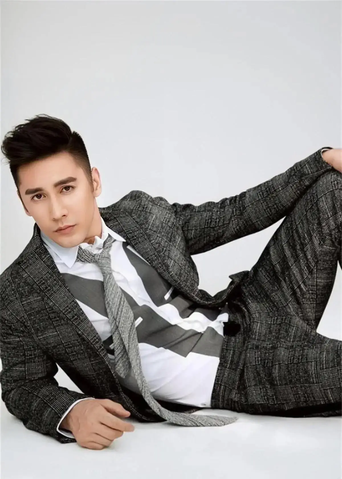 张伦硕阳光帅气迷人十足,身材超级好,属于天花板级别人物了!