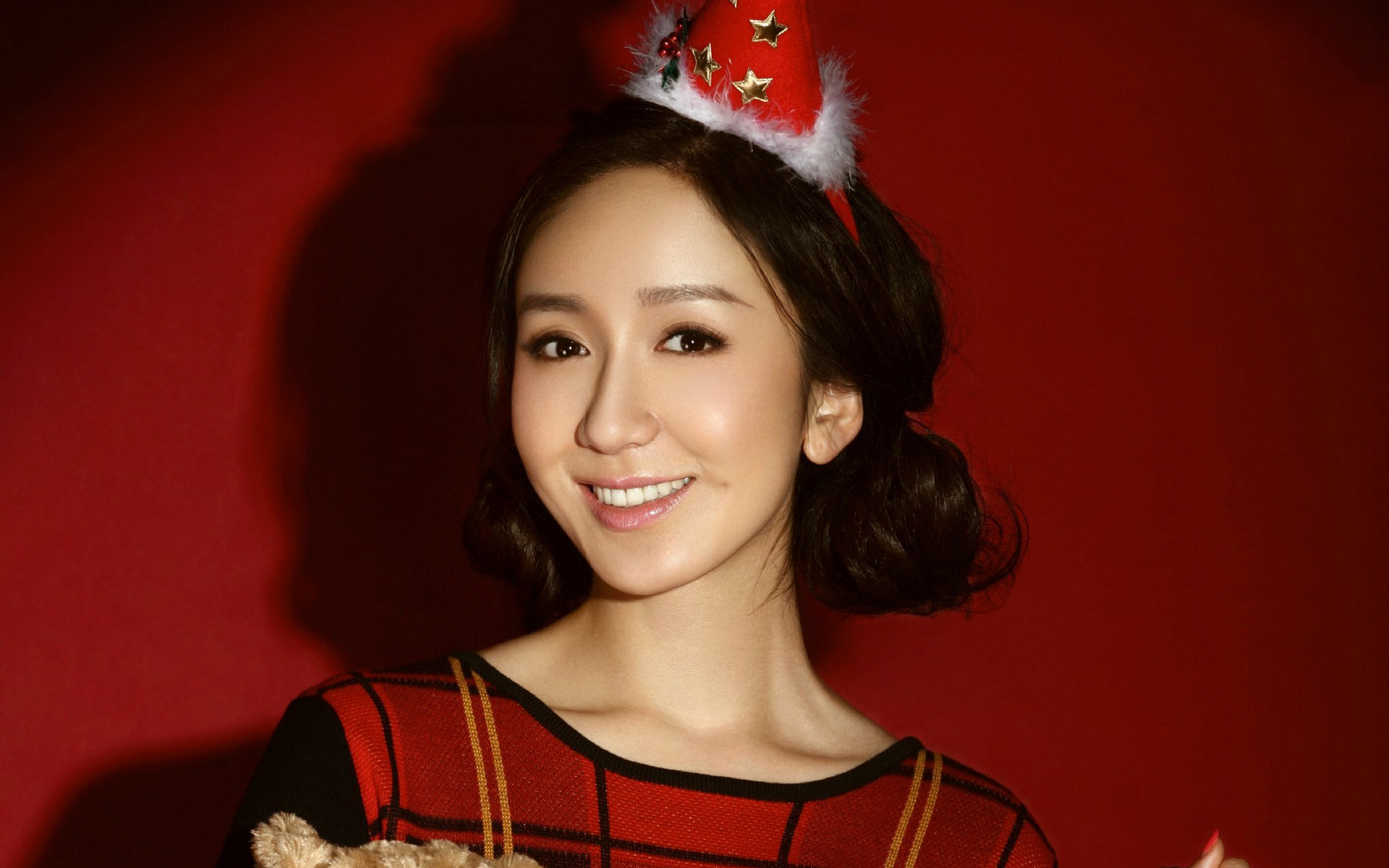 爱情公寓胡一菲甜美御姐范儿写真桌面壁纸(二)