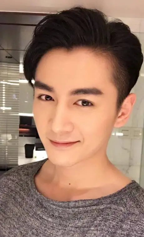 陈晓长得那么帅,站在郭京飞身边却像个路人一样!_机场_低调_明星