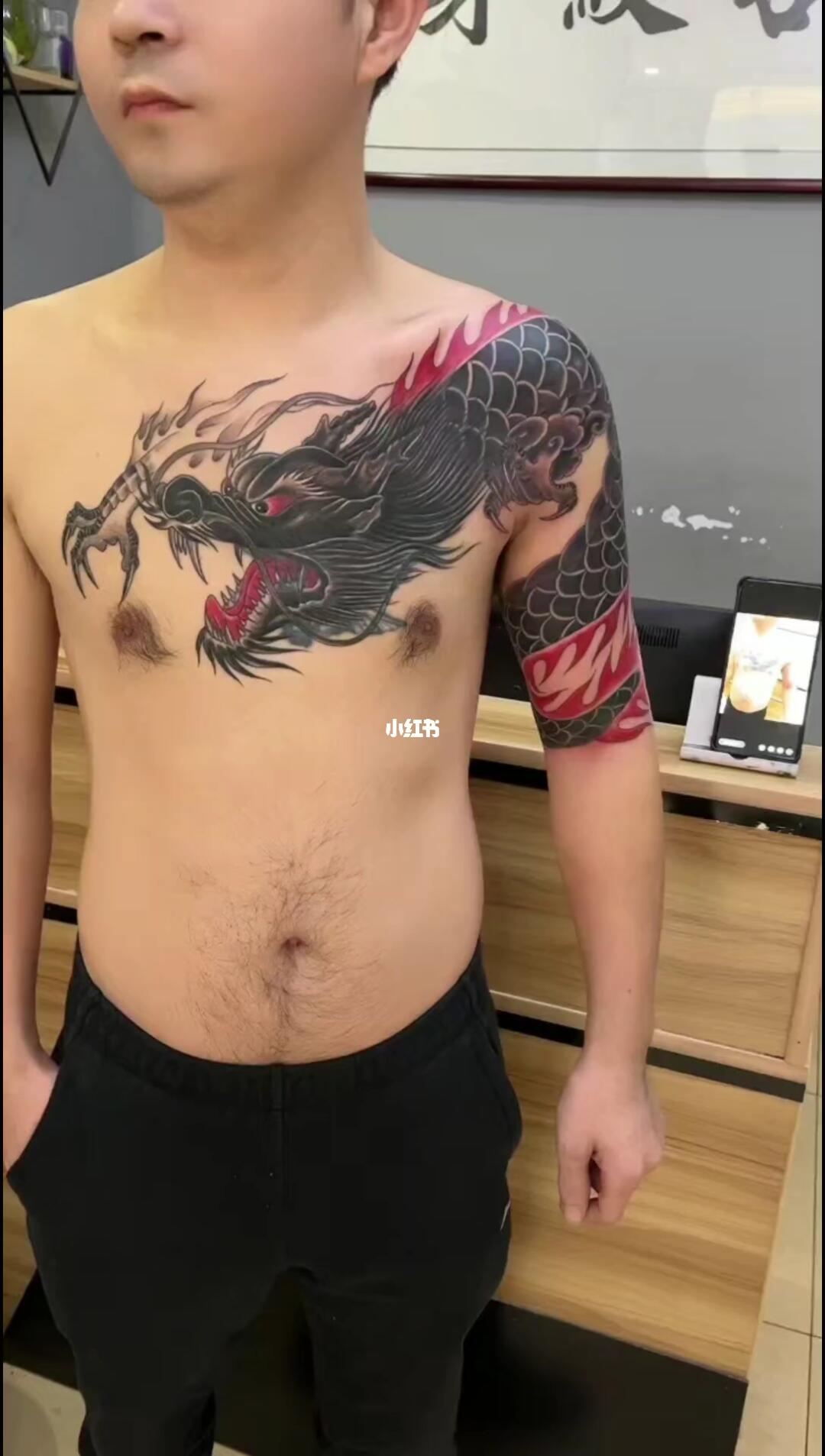 过肩龙遮盖旧纹身