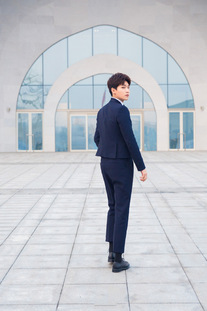 邢昭林英伦西装杀图片 邢昭林图片