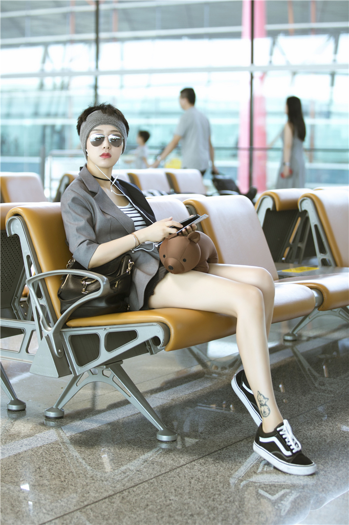 花样玩转时尚单品 李晓峰演绎最潮机场style