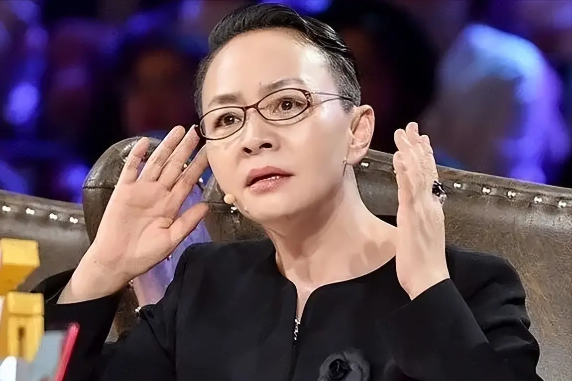 原创62岁宋丹丹近照大变样头发稀疏唇色苍白与当初的白云大相径庭