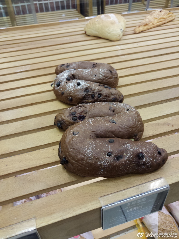 看,好大一坨屎! 来自秦秦秦秦艾德 - 微博