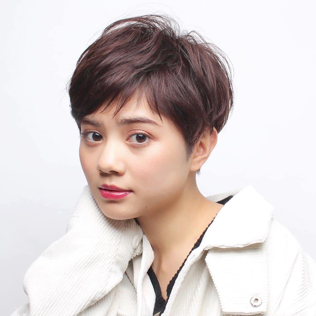 气质,那清爽干净的一款超短发也是能够让你拥有着更多几分的时尚魅力