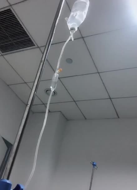 小哥哥缺女朋友吗凌晨五点自己在医院里输液的那种