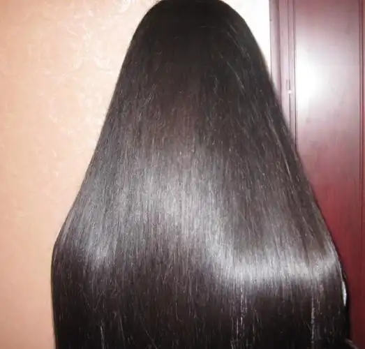 年轻女孩的柔顺长发被剪下爱的边缘3619