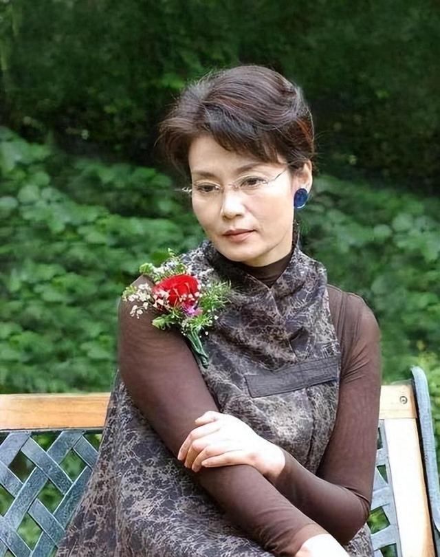 8年婚姻遭到丈夫背叛,影后潘虹的"报复"堪称教科书