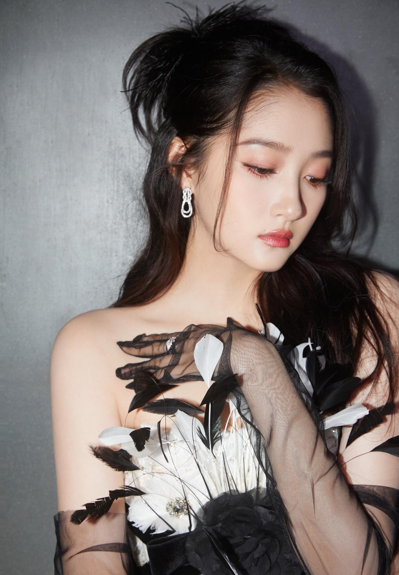 内娱女星爱高定:杨幂高贵,刘亦菲梦幻,宋茜性感,关晓彤绝了_系列_女