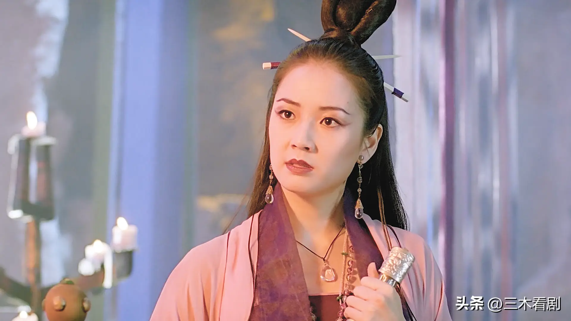 虽然影片中女子如云,但是贾天怡的长相也很惊艳.