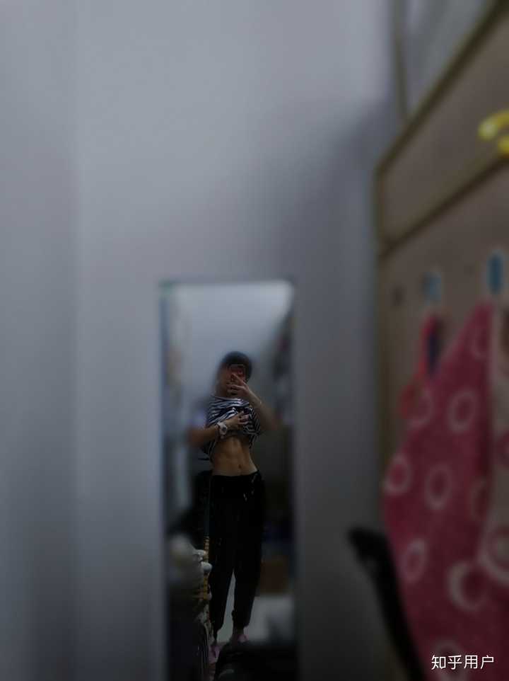 00后有腹肌是什么感受?