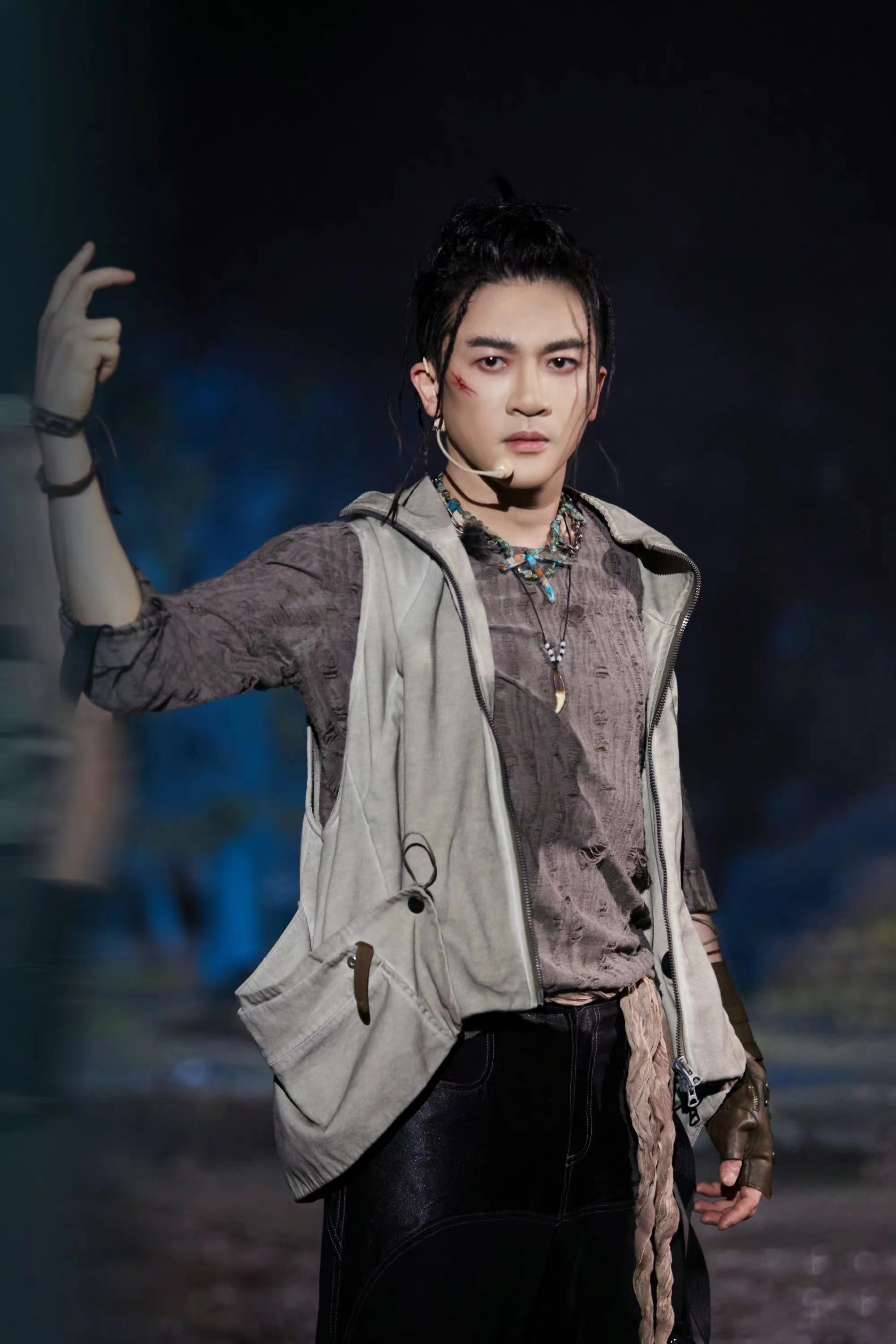 苏有朋《披荆斩棘》节目新造型,留长发梳脏辫,又帅又酷!