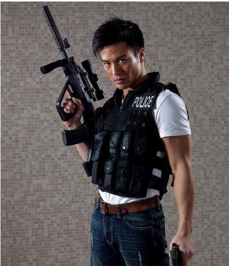 正文老板力捧,戏约不断,而且颜值演技在线,按理说安志杰应该大红大紫