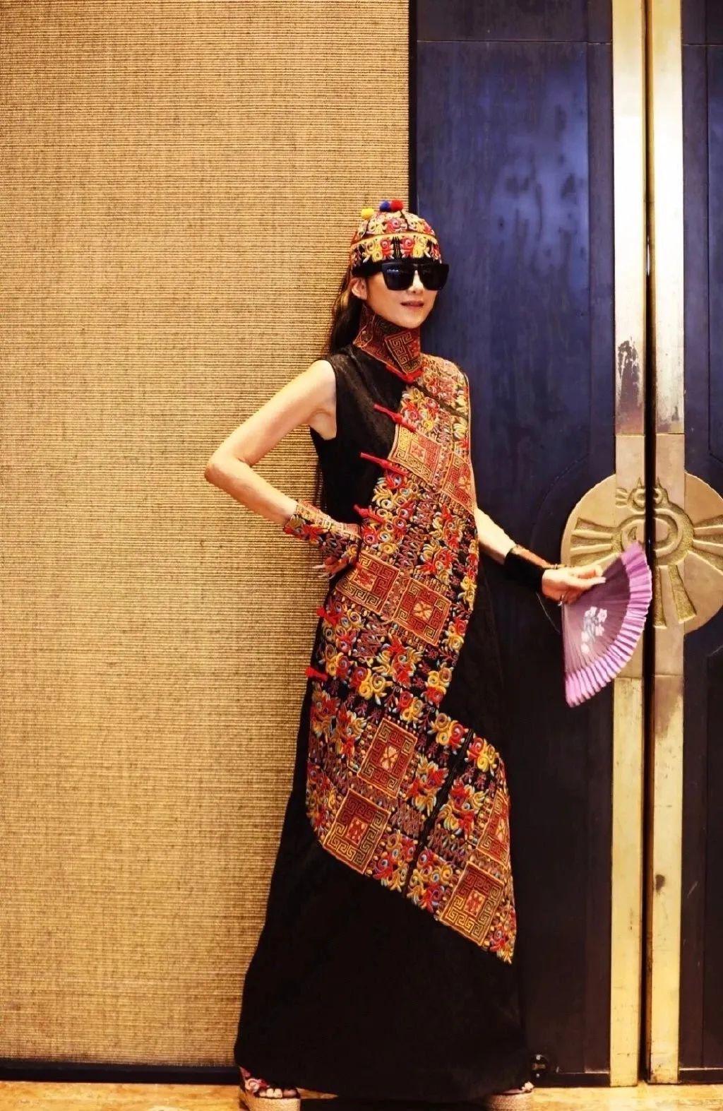 杨丽萍的中国民族服饰穿的是这么的优雅动人