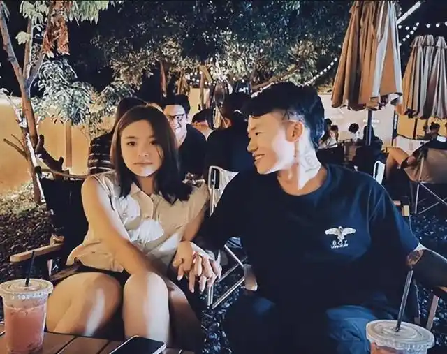 希望他能够善待自己的女友,为了未来的孩子也能好好对待,避免将个人的