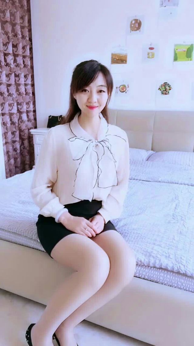 家里有这么个貌美肤白的媳妇,着实让人放心不下