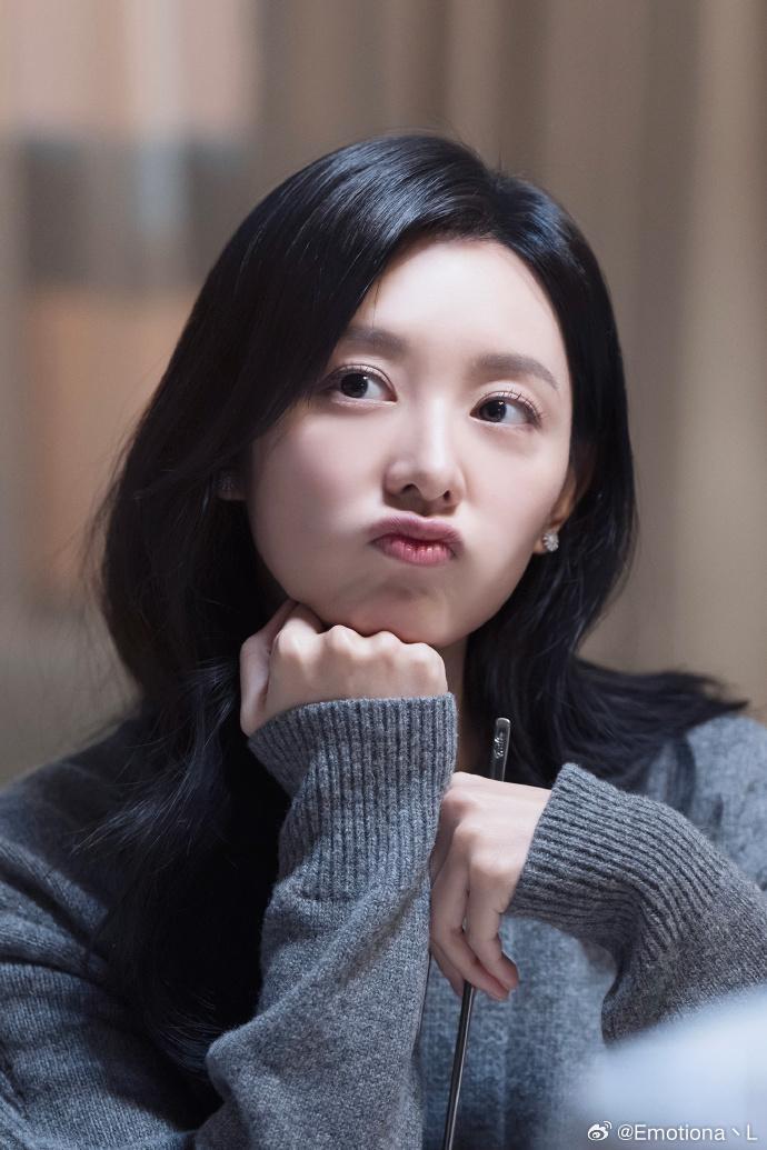 怎么说呢,我从太阳的后裔开始关注金智媛,.