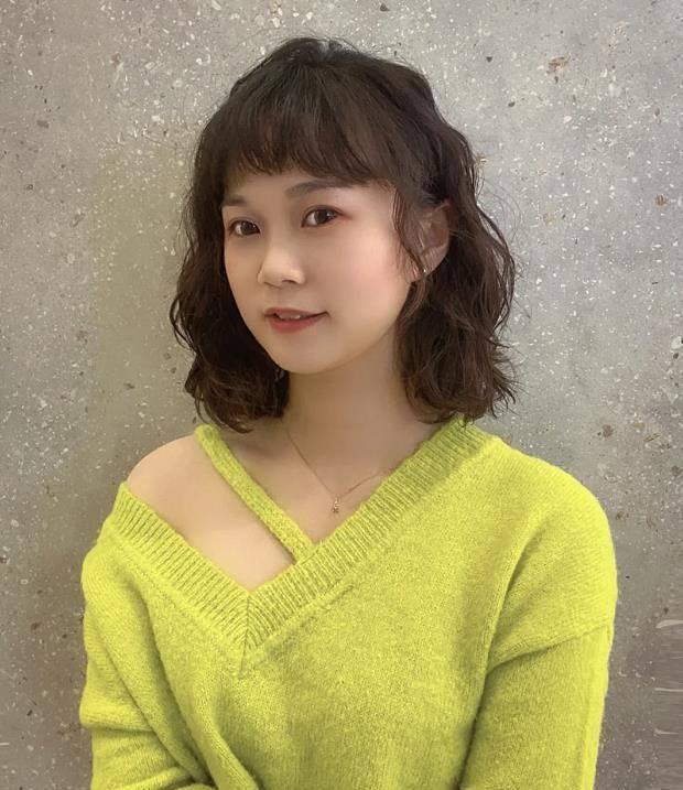 40岁女人尽量少留长发,烫小卷,今年这3种发型特火,洋气还减龄