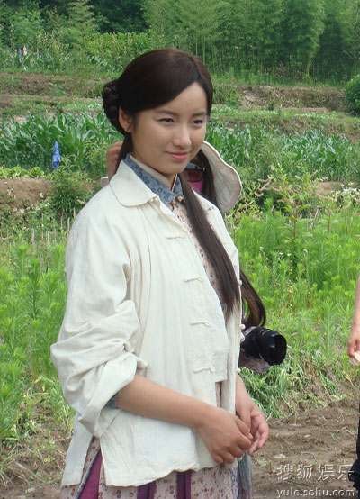 《新一剪梅》剧照雪景中的吕一随着拍摄进度月飞《新一剪梅》剧组迎来