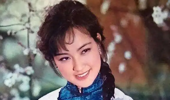 看了刘晓庆的旧照才明白姜文陈国军为啥前仆后继原来是太美