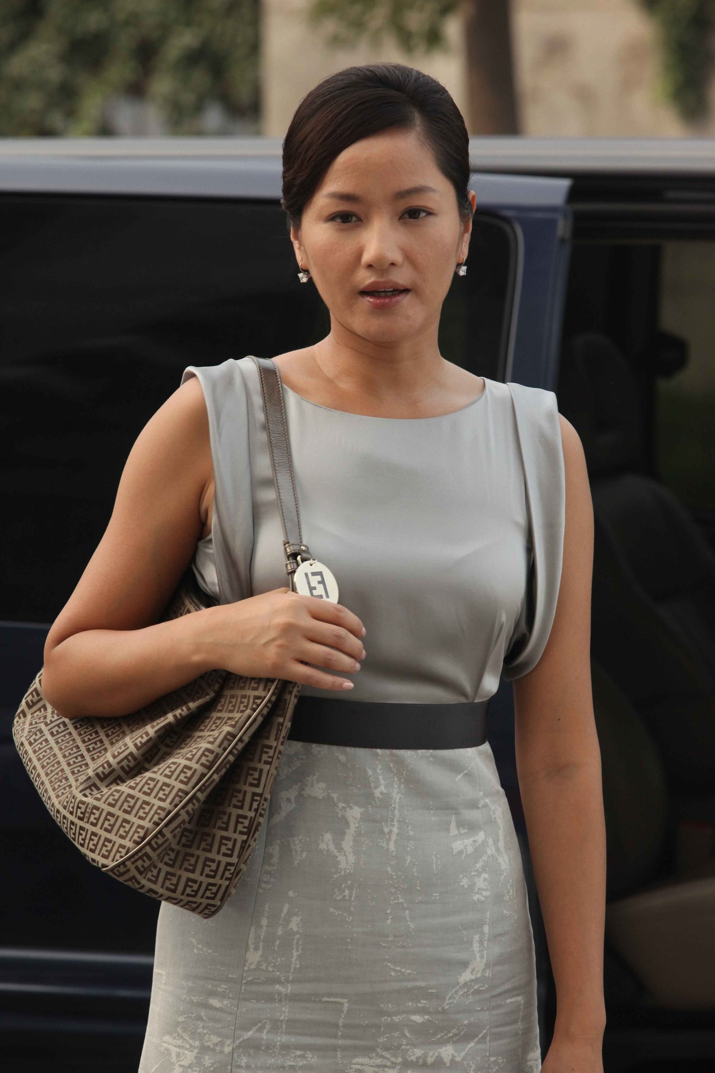 49岁瞿颖身材发福,她的每段恋情都很轰动,婚姻状况仍是个谜团