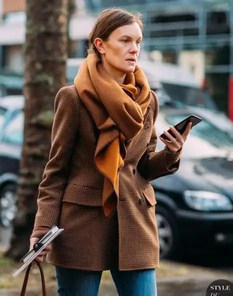 深咖啡色搭配焦糖色