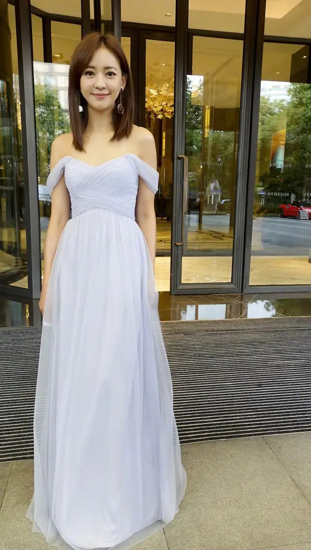 的陈意涵大变样,穿吊带背心满是褶子,网友:差点没认出_时尚_近况_身材